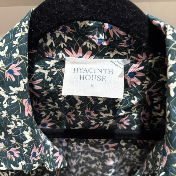 Hyacinth House by Tuckernuck Green Floral Blouse size Medium - Picture 5 of 6
